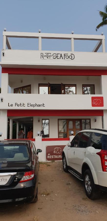Petit Elephant Cherai Beach Exterior foto